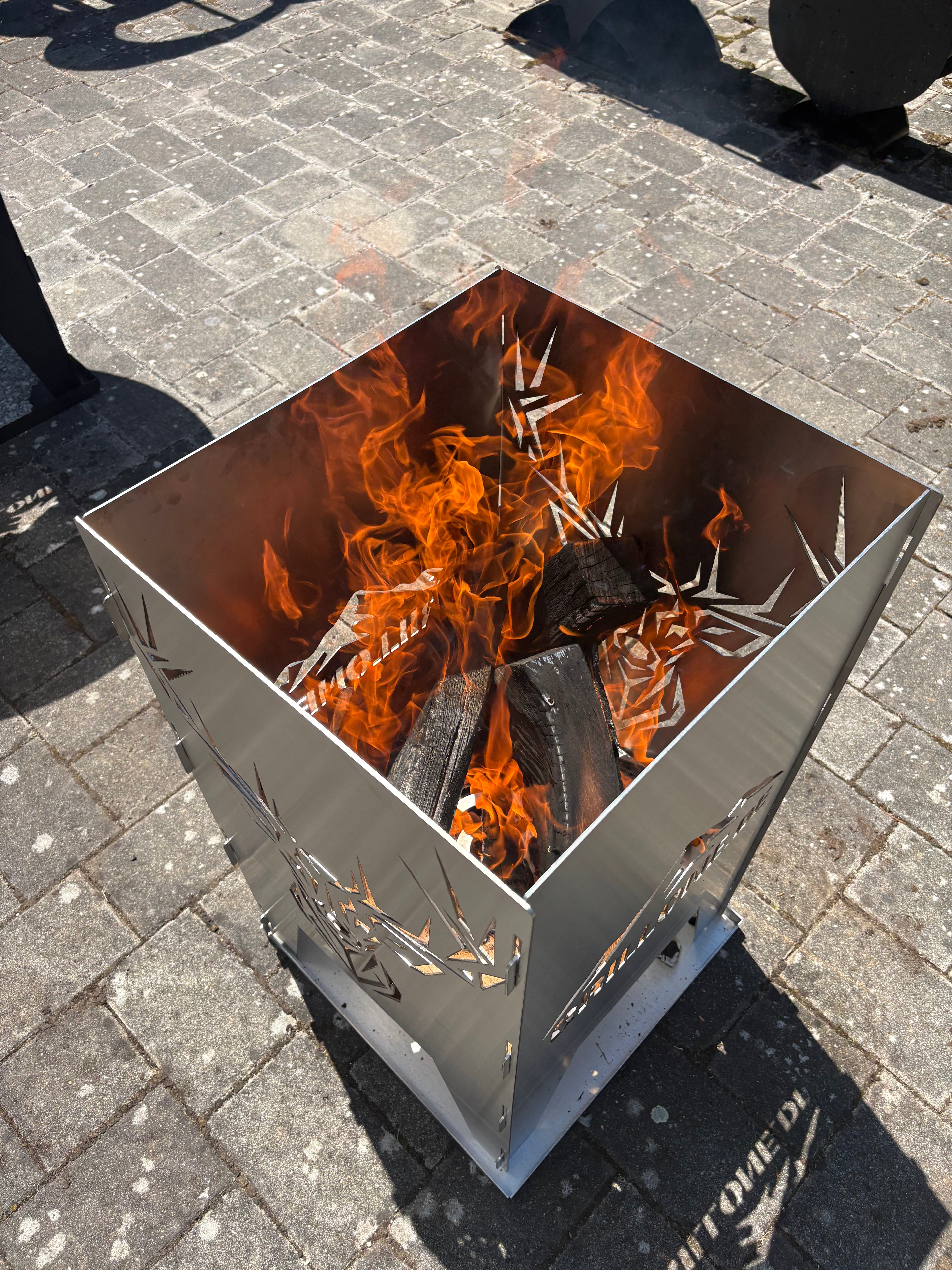 Feuertonne Hirsch 75 cm – Feuerstelle aus Edelstahl mit Hirschmotiv für Garten & Terrasse